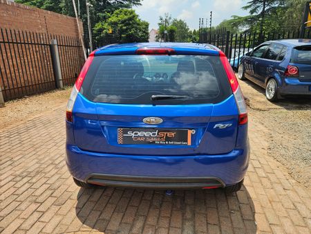 2013-Ford-Figo-14-Trend_5