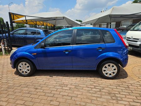 2013-Ford-Figo-14-Trend_6