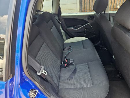 2013-Ford-Figo-14-Trend_8