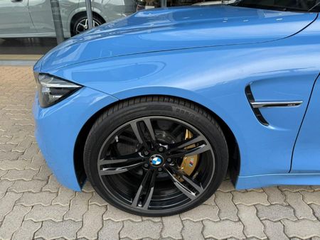 2017-BMW-M4-Coupe-Auto_2