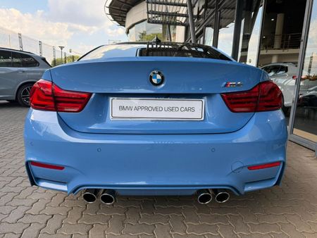 2017-BMW-M4-Coupe-Auto_3