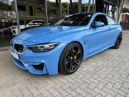 2017-BMW-M4-Coupe-Auto_4
