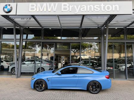 2017-BMW-M4-Coupe-Auto_5