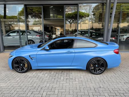 2017-BMW-M4-Coupe-Auto_6