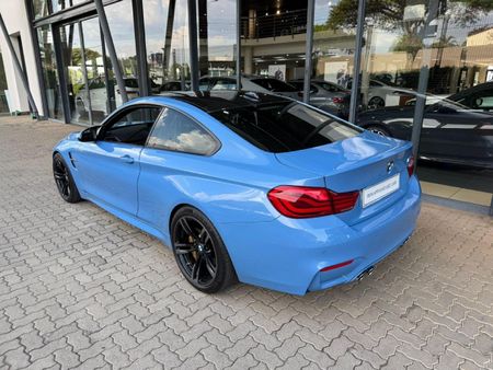 2017-BMW-M4-Coupe-Auto_7