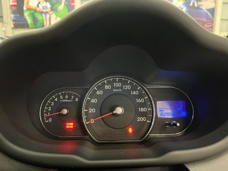 2012-Hyundai-i10-11-GLS-Motion_10