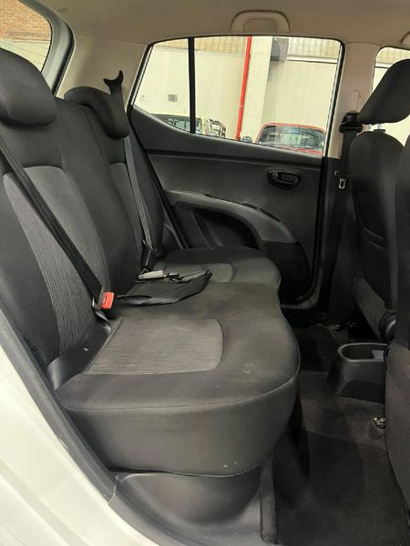 2012-Hyundai-i10-11-GLS-Motion_12