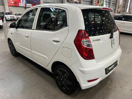 2012-Hyundai-i10-11-GLS-Motion_4