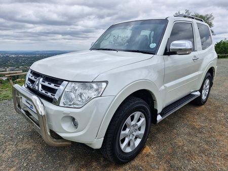 2013-Mitsubishi-Pajero-32-Di-Dc-GLS-SWB-Auto_0