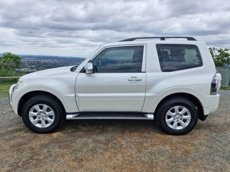 2013-Mitsubishi-Pajero-32-Di-Dc-GLS-SWB-Auto_2