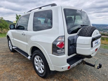 2013-Mitsubishi-Pajero-32-Di-Dc-GLS-SWB-Auto_3
