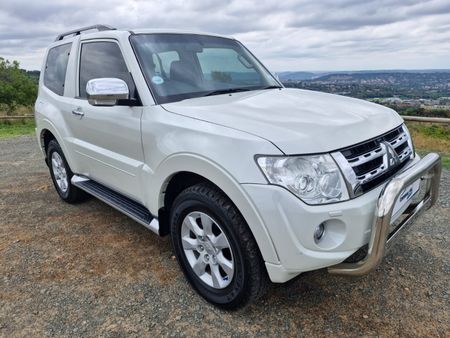 2013-Mitsubishi-Pajero-32-Di-Dc-GLS-SWB-Auto_4