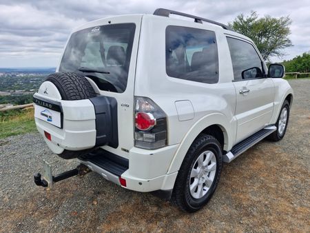 2013-Mitsubishi-Pajero-32-Di-Dc-GLS-SWB-Auto_5