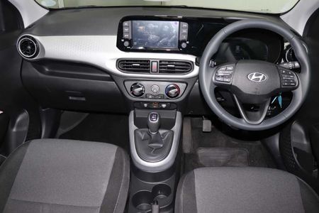 2026-Hyundai-Exter-12-Executive_11