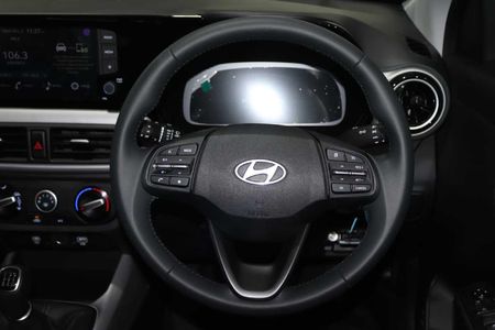 2026-Hyundai-Exter-12-Executive_8