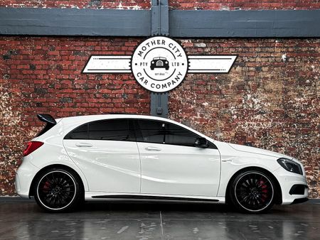 2014-Mercedes-AMG-A-Class-A45-AMG-4Matic_10