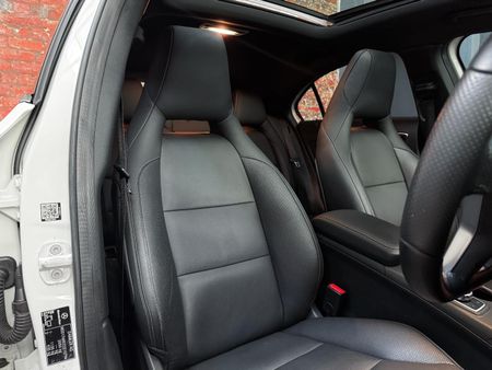 2014-Mercedes-AMG-A-Class-A45-AMG-4Matic_16