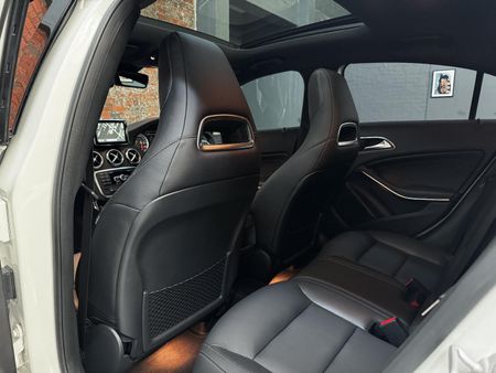 2014-Mercedes-AMG-A-Class-A45-AMG-4Matic_20