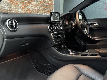 2014-Mercedes-AMG-A-Class-A45-AMG-4Matic_21