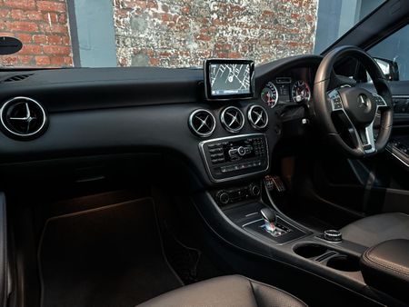 2014-Mercedes-AMG-A-Class-A45-AMG-4Matic_22