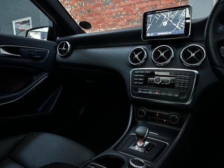 2014-Mercedes-AMG-A-Class-A45-AMG-4Matic_24