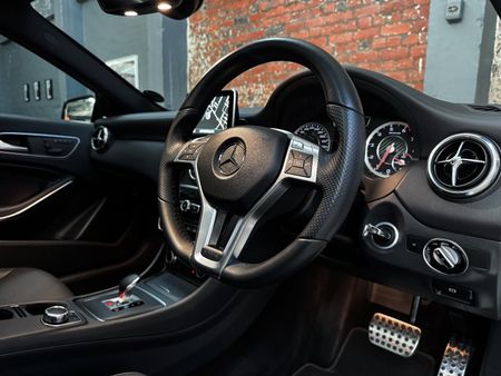 2014-Mercedes-AMG-A-Class-A45-AMG-4Matic_26