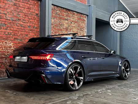 2021-Audi-RS6-quattro-Avant_9
