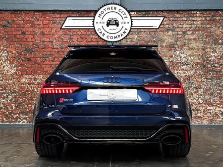 2021-Audi-RS6-quattro-Avant_10