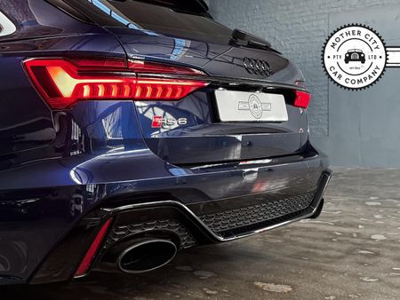 2021-Audi-RS6-quattro-Avant_11