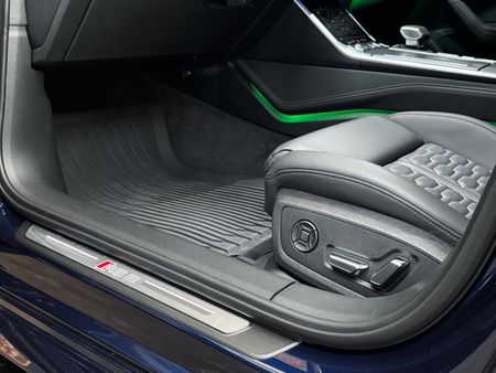 2021-Audi-RS6-quattro-Avant_15
