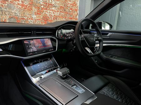 2021-Audi-RS6-quattro-Avant_22