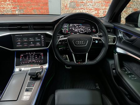 2021-Audi-RS6-quattro-Avant_24