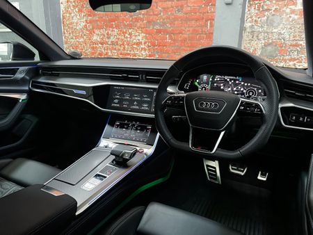 2021-Audi-RS6-quattro-Avant_25