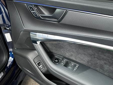 2021-Audi-RS6-quattro-Avant_29