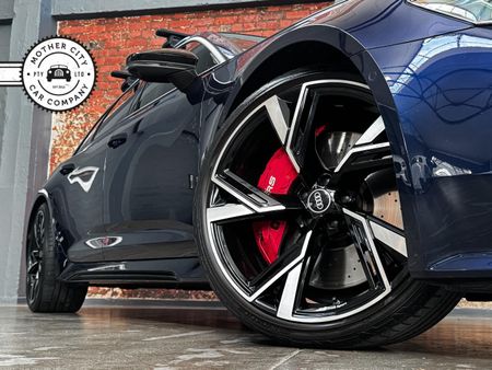 2021-Audi-RS6-quattro-Avant_4