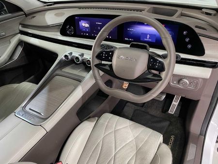 2025-Omoda-C9-15T-AWD-Phev_10