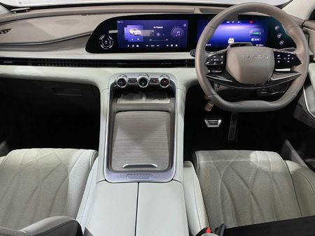 2025-Omoda-C9-15T-AWD-Phev_13