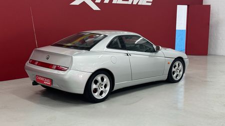 2002-Alfa-Romeo-GTV-30-V6_9