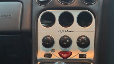 2002-Alfa-Romeo-GTV-30-V6_12
