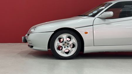2002-Alfa-Romeo-GTV-30-V6_5