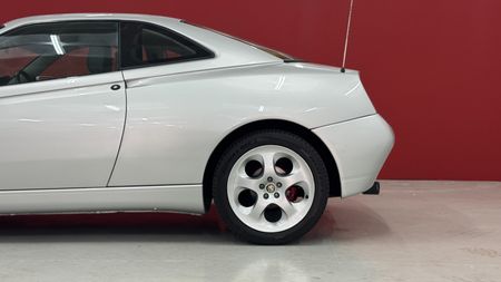 2002-Alfa-Romeo-GTV-30-V6_6