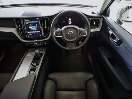 2024-Volvo-XC60-T8-Twin-Engine-R-Design-AWD_2