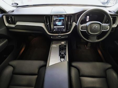 2024-Volvo-XC60-T8-Twin-Engine-R-Design-AWD_4