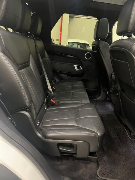 2021-Land-Rover-Discovery-30-TD6-SE_12