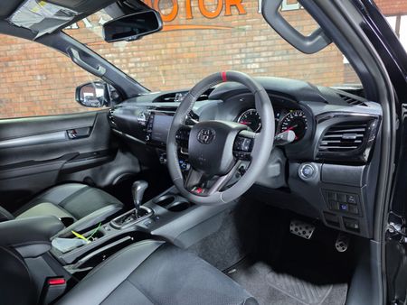 2025-Toyota-Hilux-28GD-6-GR-Sport-Double-Cab-4x4_6