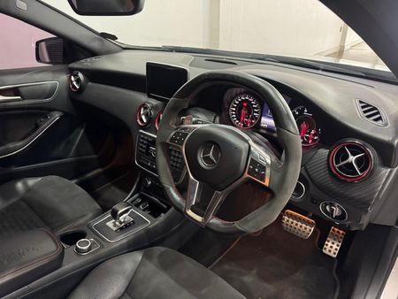 2017-Mercedes-AMG-A-Class-A45-AMG-4Matic_8