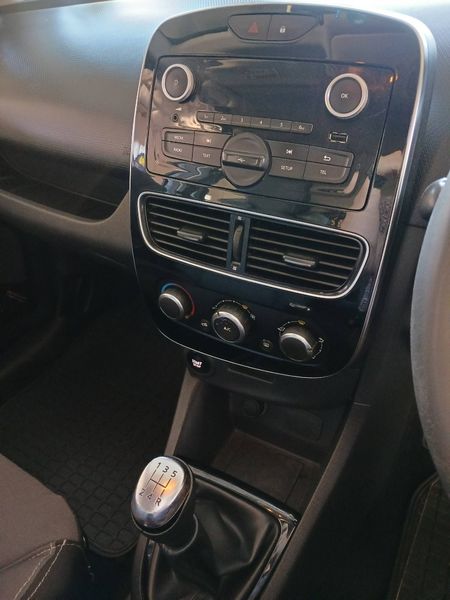 2017-Renault-Clio-IV-900T-Authentique-5-dr-66kW_10