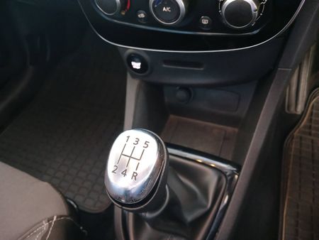 2017-Renault-Clio-IV-900T-Authentique-5-dr-66kW_15