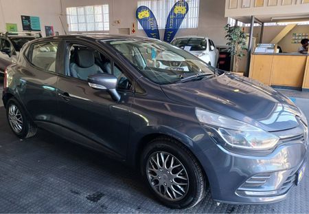 2017-Renault-Clio-IV-900T-Authentique-5-dr-66kW_1