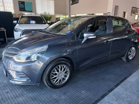 2017-Renault-Clio-IV-900T-Authentique-5-dr-66kW_2